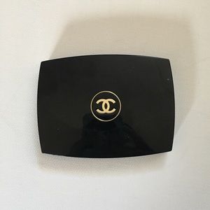 soleil tan de Chanel moisturizing bronzing powder